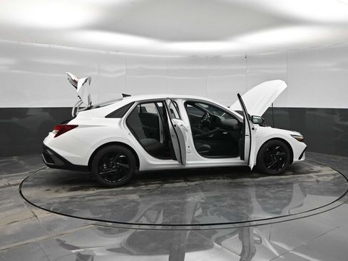 New 2026 Hyundai Elantra SEL Sport FWD image 42
