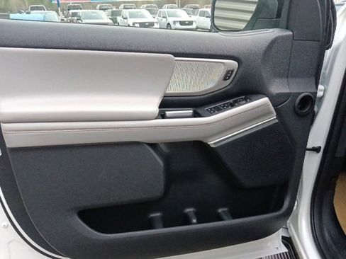 New 2025 Ford Expedition Active image 11