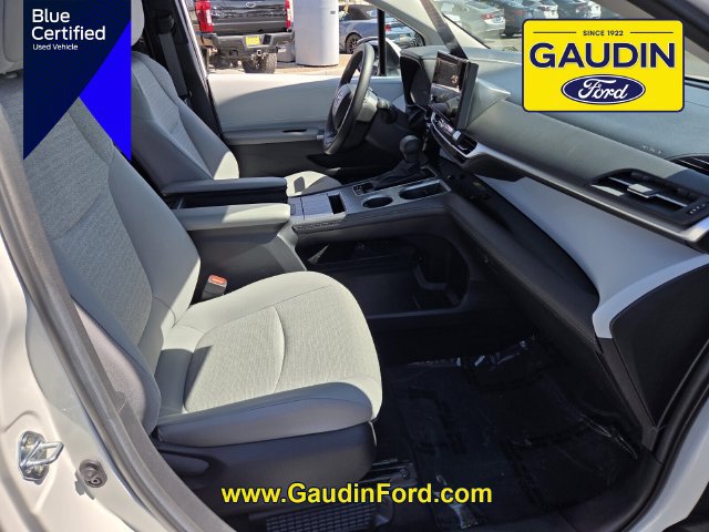 Used 2025 Toyota Sienna LE FWD image 15