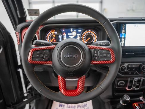 Used 2024 Jeep Wrangler Unlimited Sahara w/ Technology Group AWD/4WD image 30