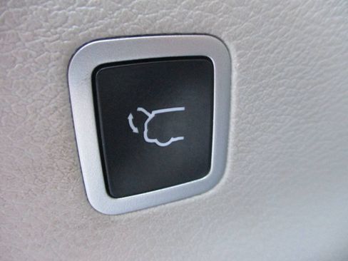 Used 2023 Chrysler Pacifica Touring-L FWD image 26