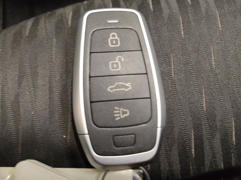 Used 2019 Nissan Rogue SV FWD image 32