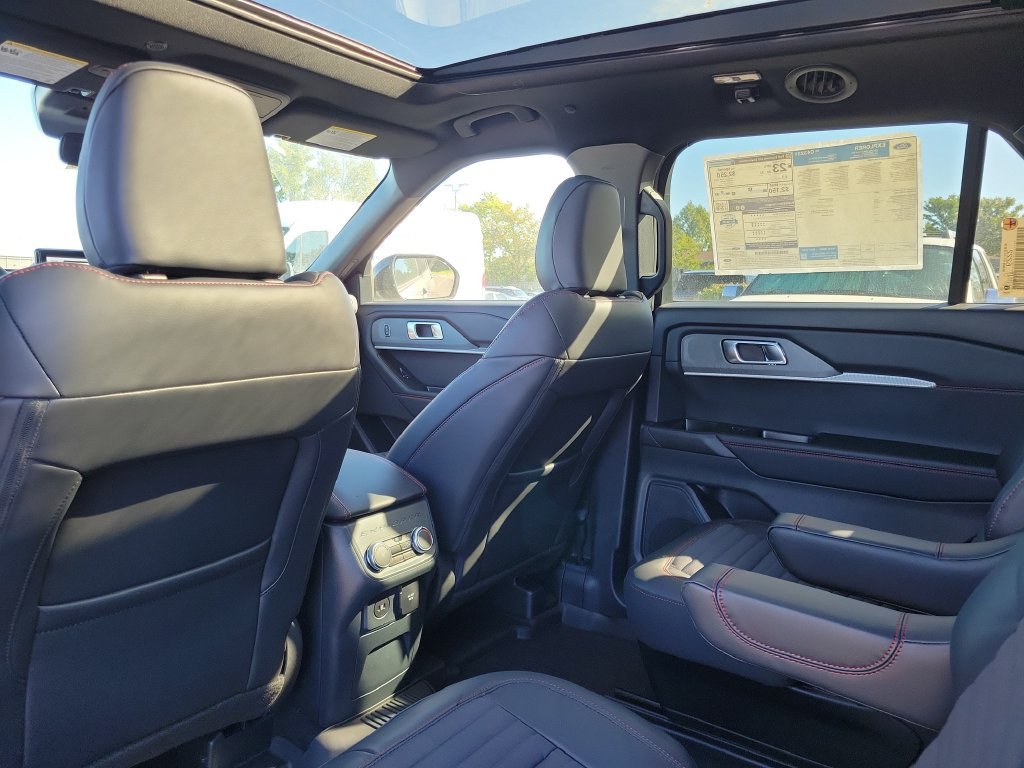 New 2026 Ford Explorer ST-Line w/ ST-Line Street Pack AWD/4WD image 16