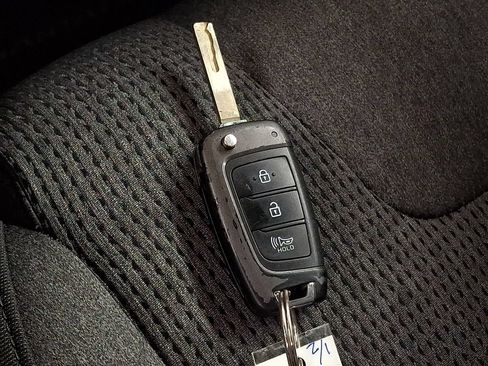 Used 2020 Hyundai Santa Fe SE AWD/4WD image 19