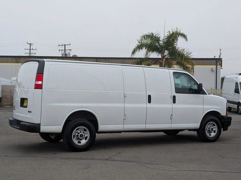 Used 2023 GMC Savana 2500 Extended RWD image 2