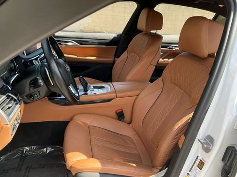 Used 2019 BMW 750i w/ M Sport Package image 18