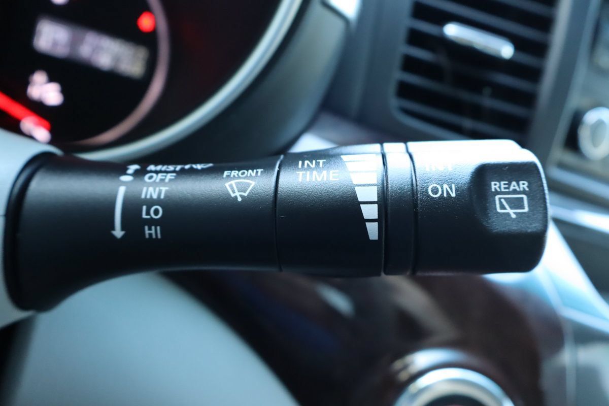 Used 2014 Nissan Quest S FWD image 31