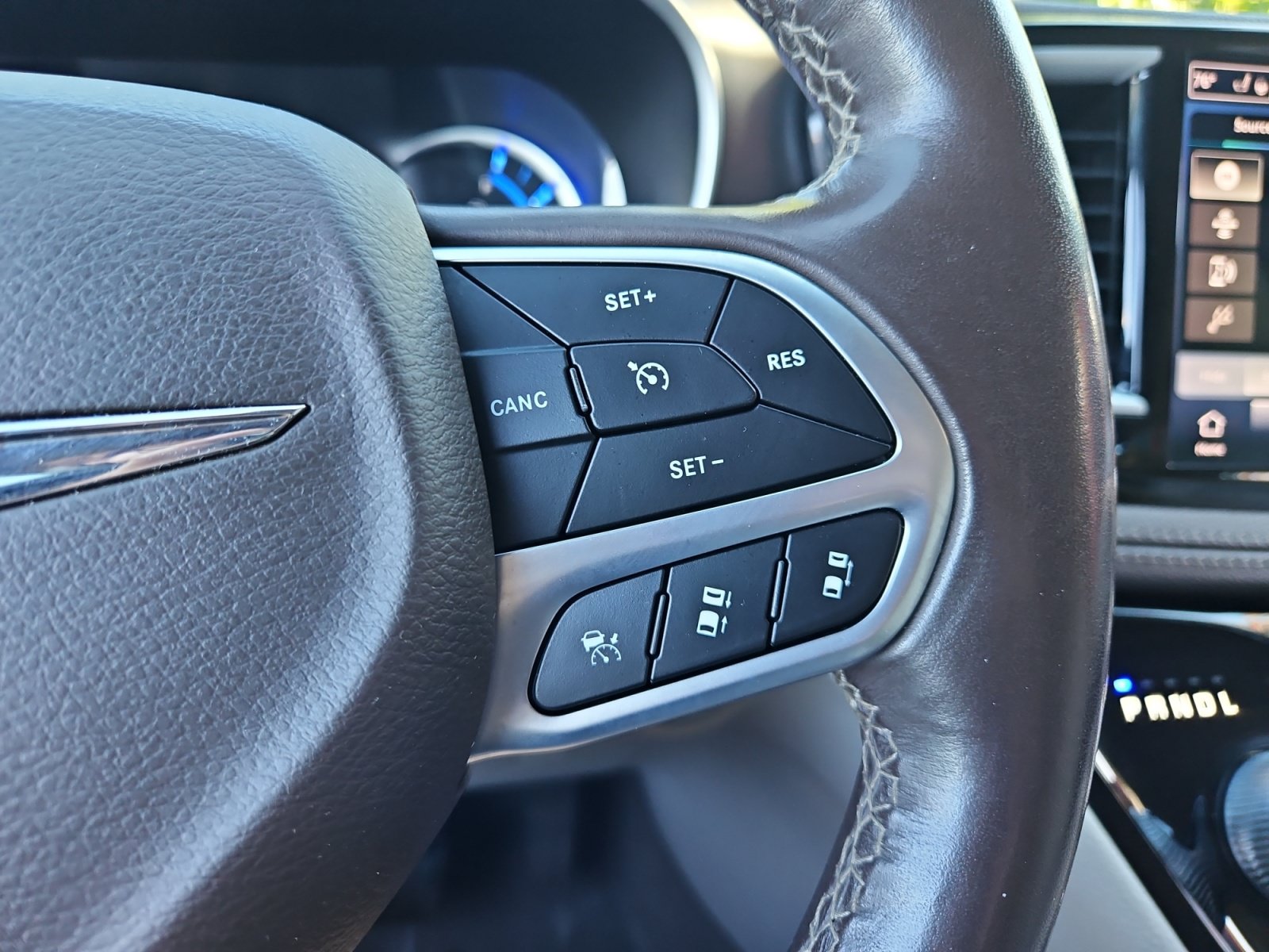 Used 2021 Chrysler Pacifica Touring-L FWD image 24