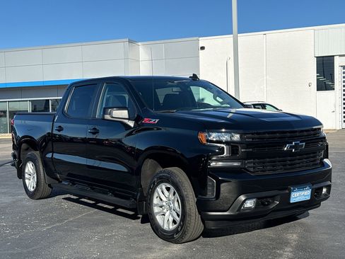 Used 2022 Chevrolet Silverado 1500 RST image 2