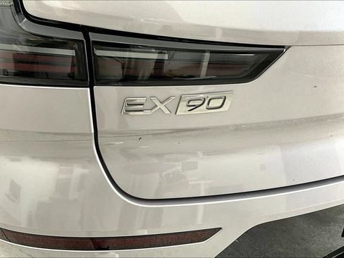 New 2026 Volvo EX90 Plus RWD image 37