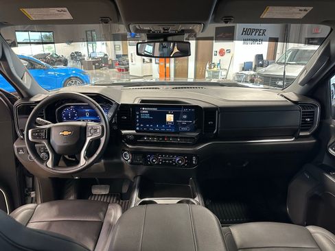 Used 2025 Chevrolet Silverado 2500 LTZ w/ LTZ Convenience Package image 16
