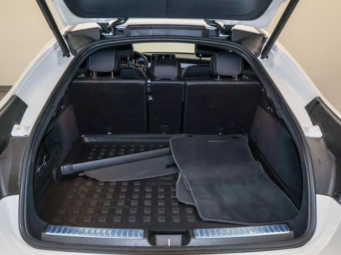 Used 2023 Mercedes-Benz GLC 300 4MATIC Coupe image 9