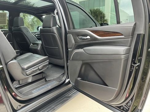 Used 2023 Cadillac Escalade ESV Premium Luxury image 25