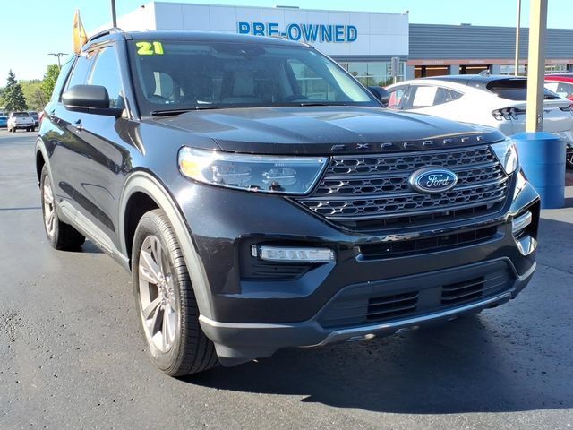 Certified 2021 Ford Explorer XLT w/ Equipment Group 202A AWD/4WD image 3