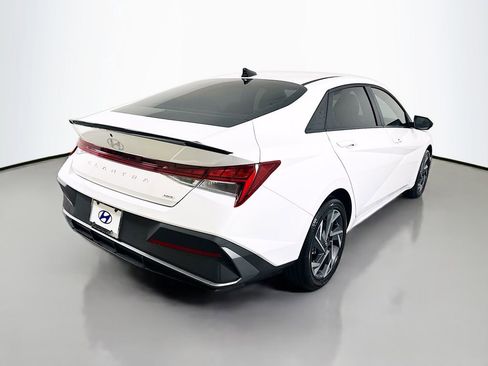 Certified 2025 Hyundai Elantra SEL FWD image 5