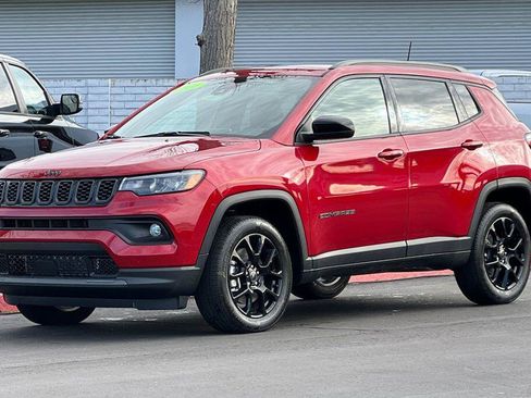 New 2026 Jeep Compass Latitude w/ Sun and Sound Group AWD/4WD image 8