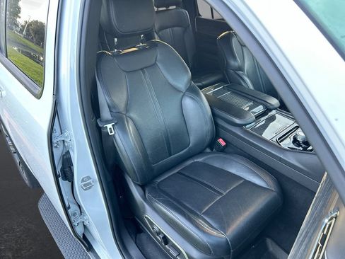 Used 2022 Jeep Wagoneer Series III RWD image 34
