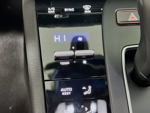 Certified 2026 Porsche Macan AWD/4WD image 18