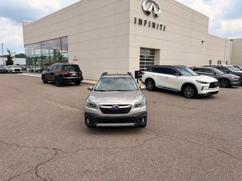 Used 2020 Subaru Outback Limited w/ Popular Package #2 AWD/4WD image 3