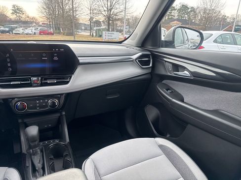 Used 2025 Chevrolet TrailBlazer LT image 39