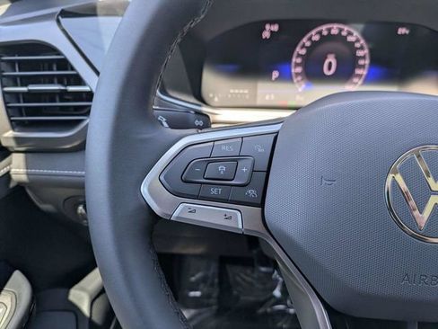 New 2026 Volkswagen Taos SE FWD image 27