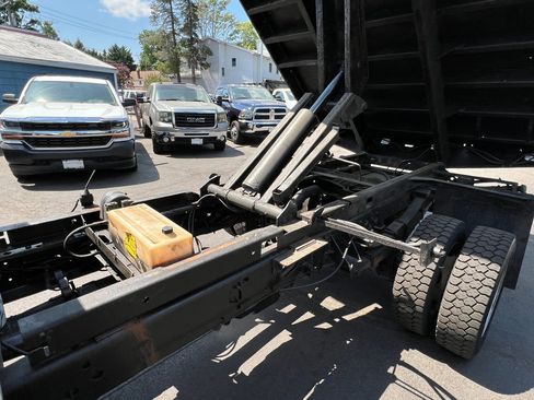 Used 2016 Ford F550 4x4 Regular Cab Super Duty image 15