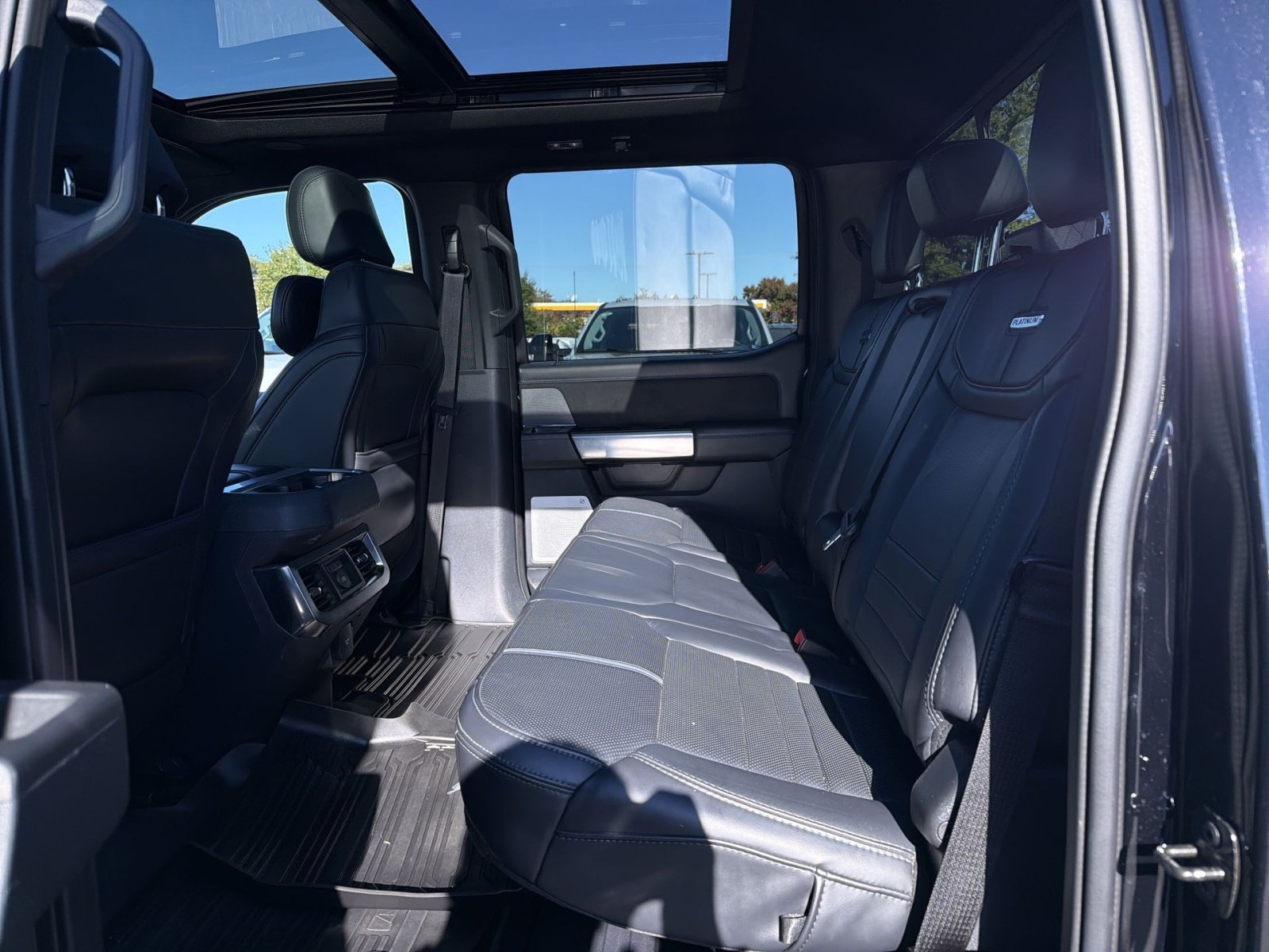 Used 2025 Ford F450 Platinum w/ FX4 Off-Road Package AWD/4WD image 27