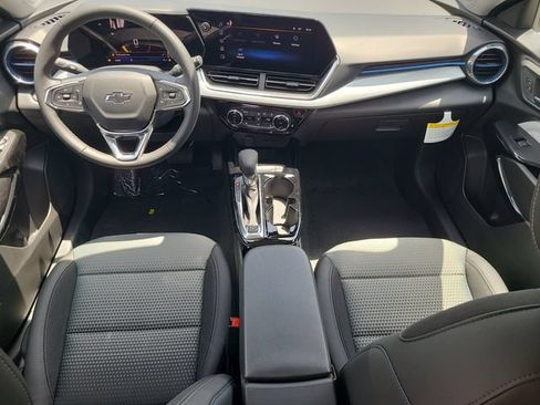 New 2026 Chevrolet Trax LT w/ Midnight Edition FWD image 13