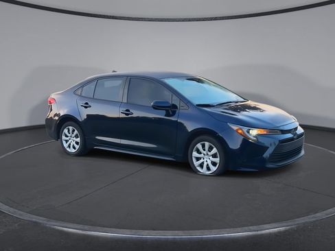Used 2024 Toyota Corolla LE FWD image 2
