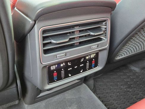 Used 2023 Audi SQ7 Prestige AWD/4WD image 21