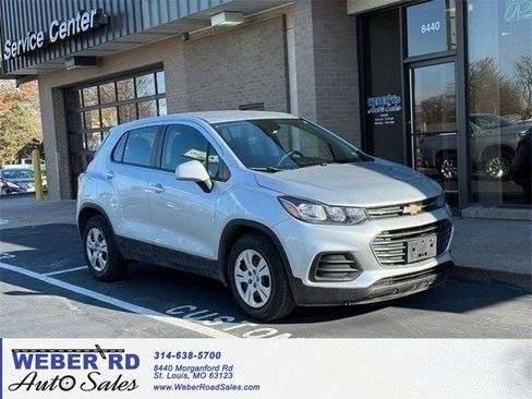 Used 2018 Chevrolet Trax LS image 1