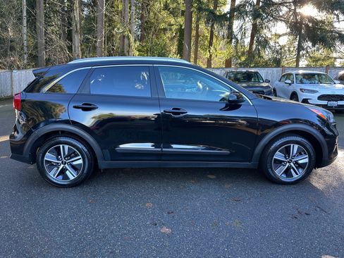 Used 2022 Kia Niro LXS image 8
