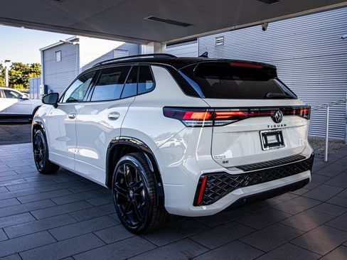 New 2026 Volkswagen Tiguan SE R-Line image 13