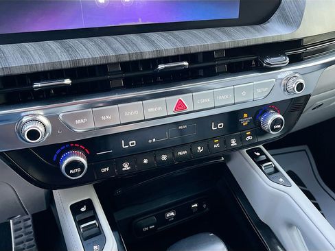 Used 2023 Kia Telluride SX FWD image 16