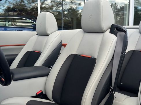 Used 2018 Rolls-Royce Dawn image 39