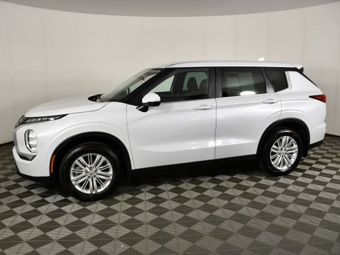 Used 2023 Mitsubishi Outlander ES AWD/4WD image 8
