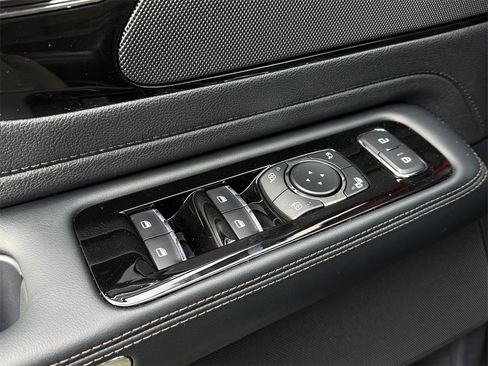New 2026 Lincoln Aviator AWD image 36
