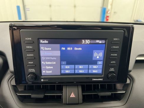 Used 2022 Toyota RAV4 XLE AWD/4WD image 14