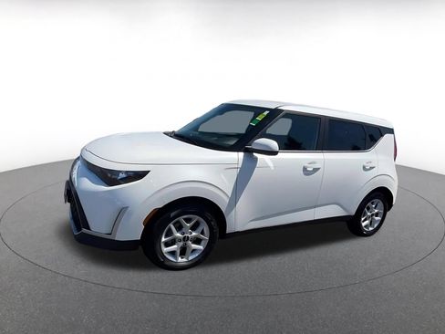 Used 2025 Kia Soul LX w/ LX Technology Package FWD image 8