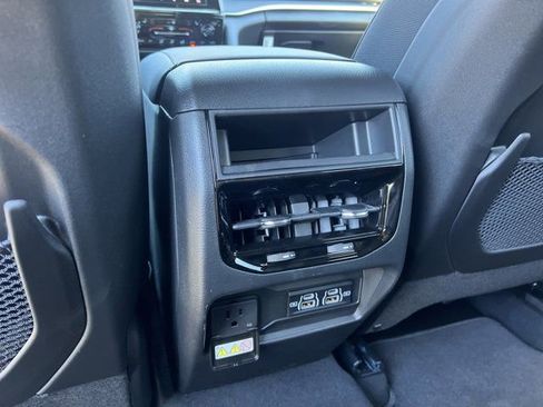 New 2025 Jeep Grand Cherokee Altitude image 17