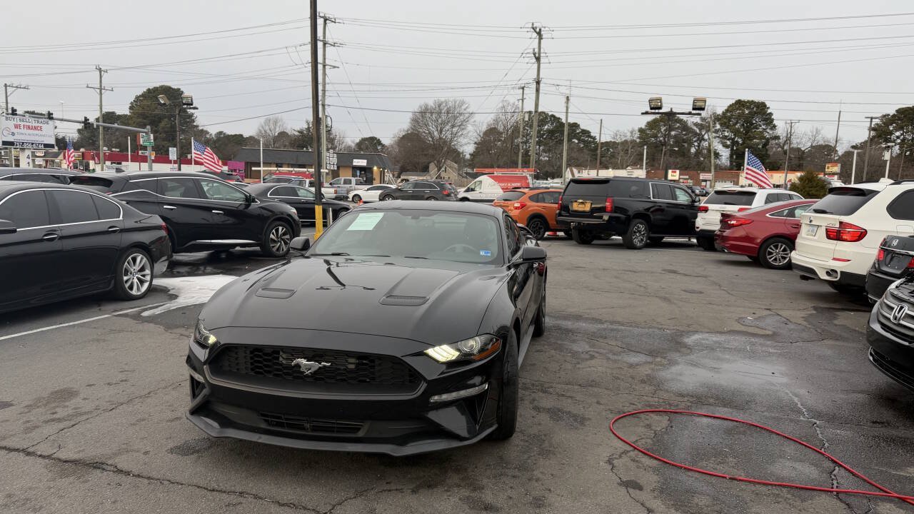 Used 2018 Ford Mustang Coupe RWD image 5