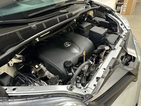 Used 2019 Toyota Sienna L w/ Carpet Mat Package image 54