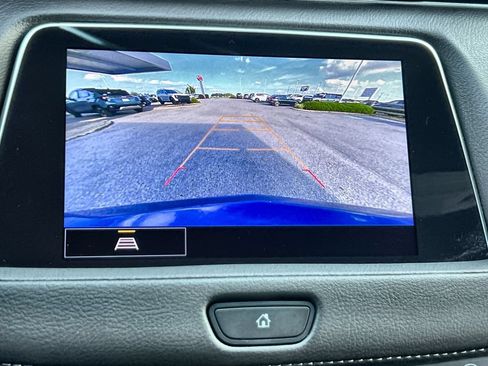 Used 2023 Cadillac XT4 Luxury w/ Cold Weather Package AWD/4WD image 17