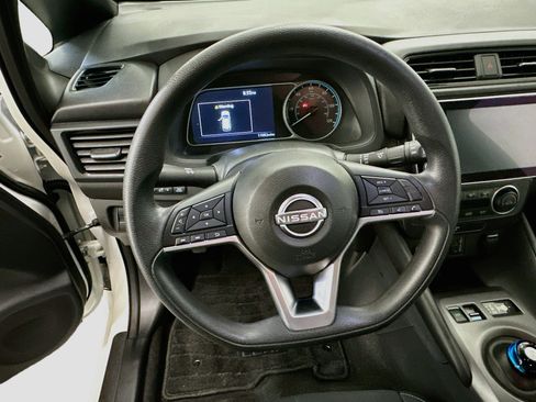 Used 2025 Nissan Leaf S FWD image 18