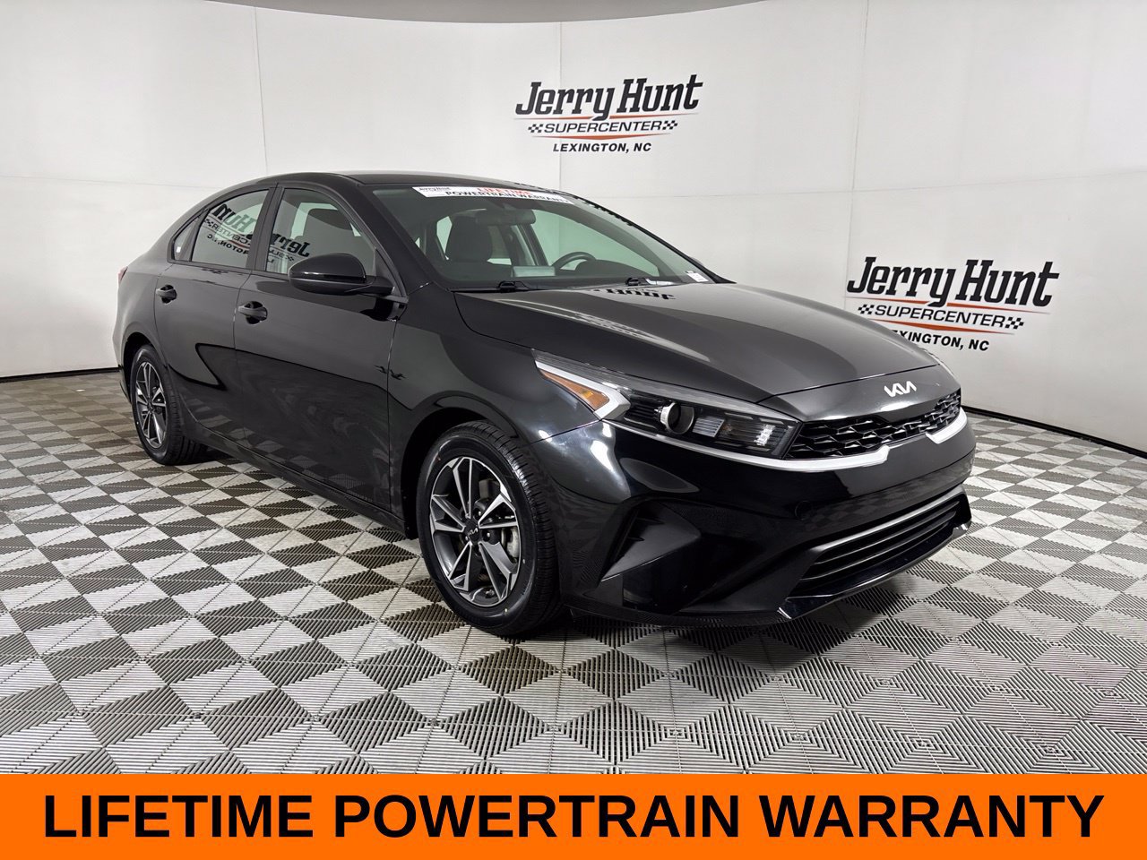 Used 2024 Kia Forte LXS FWD image 4