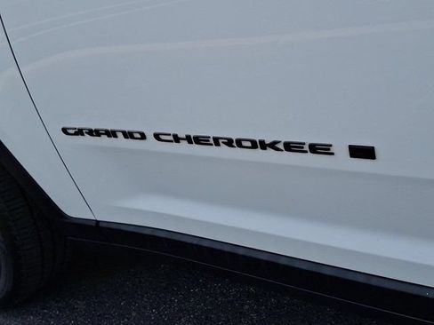 Certified 2023 Jeep Grand Cherokee Altitude AWD/4WD image 34