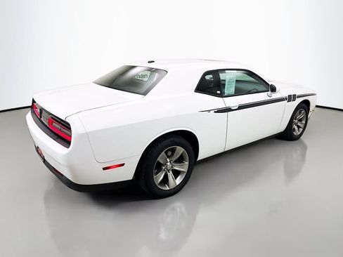 Used 2015 Dodge Challenger SXT w/ Driver Convenience Group RWD image 7