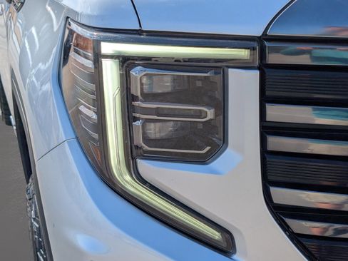 Used 2022 GMC Sierra 1500 AT4 w/ Technology Package image 5