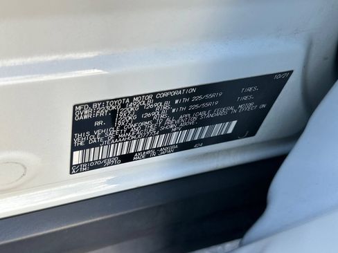 Certified 2021 Toyota Venza XLE AWD/4WD image 28