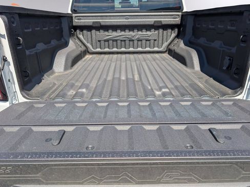 Used 2024 Chevrolet Colorado ZR2 w/ Technology Package image 35